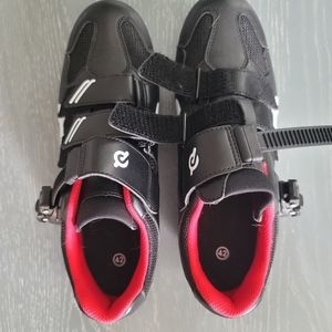 Peloton Size 42 Cycling shoes Men's 9 Women's 11 (no cleats) Spin Bike